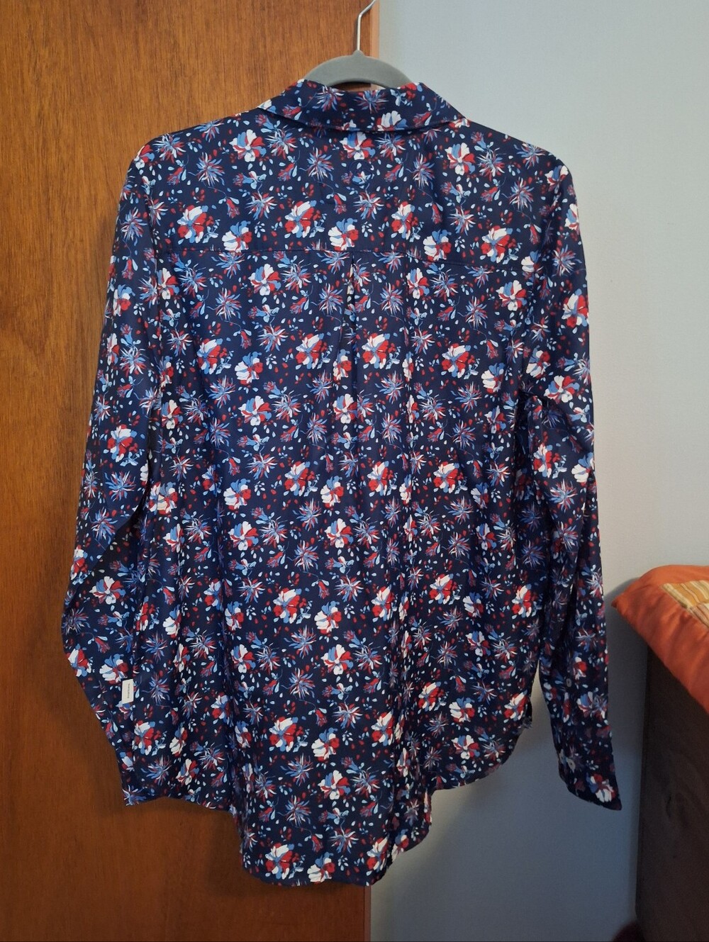 Magellan Outdoors Navy/Red/White Floral Fish Gear Henley Pullover Women's Size L - Picture 4 of 4